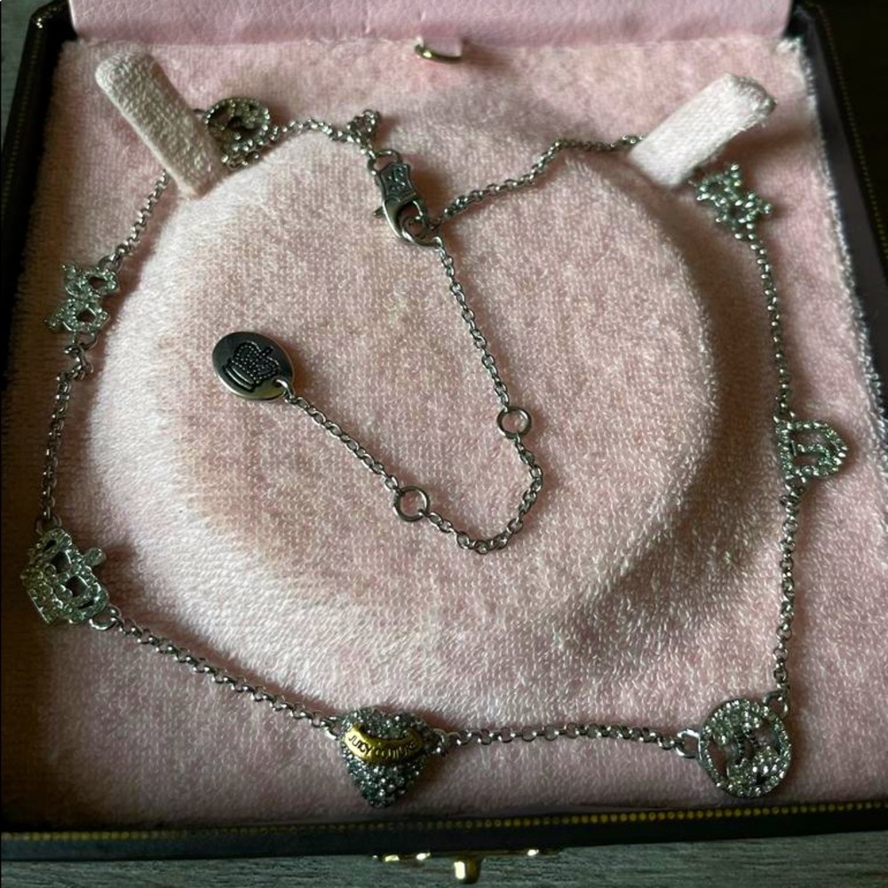 JUICY COUTURE necklace.